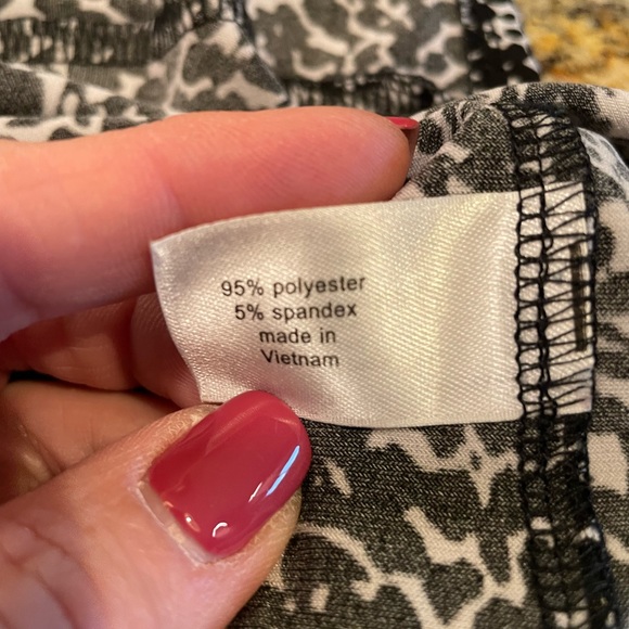 Women’s size 26/28 blouse by Lane Bryant - Picture 6 of 8